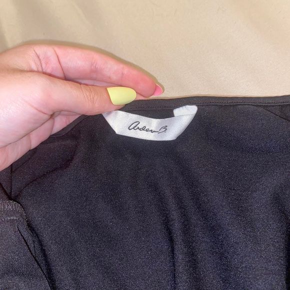 black tank with white lace - Picture 4 of 4